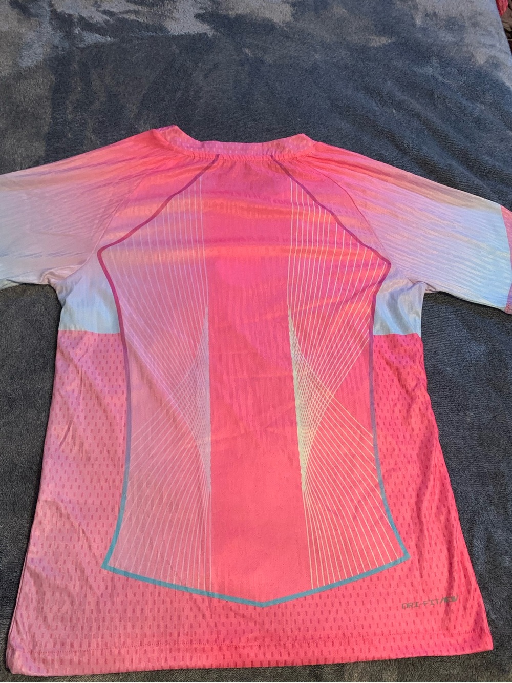 Nike mens Pink and Light Blue FC Barcelona Soccer Jersey - Picture 2 of 3